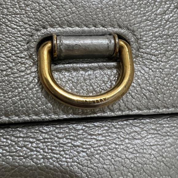 Burberry Silver Leather D-Ring Crossbody Bag - Picture 3 of 11